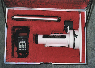 Astro-Physics 900 Mount Declination Housing (left side shown), with GTO Keypad Controller, and Counterweight Shaft in optional Company Seven ATA case (94,326 bytes)