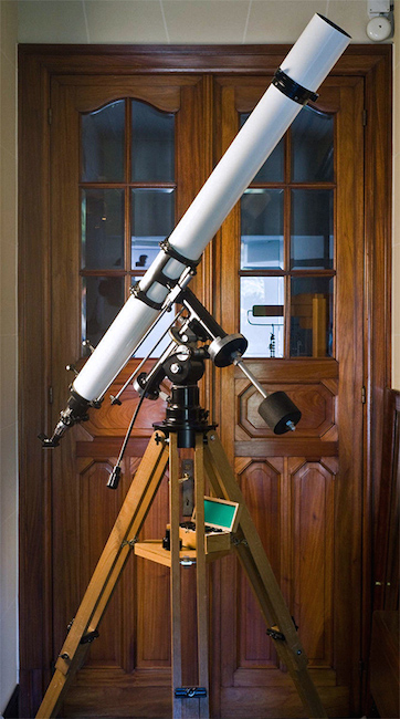 Unitron 4 inch Equatorial telescope east side view (53,541 bytes)