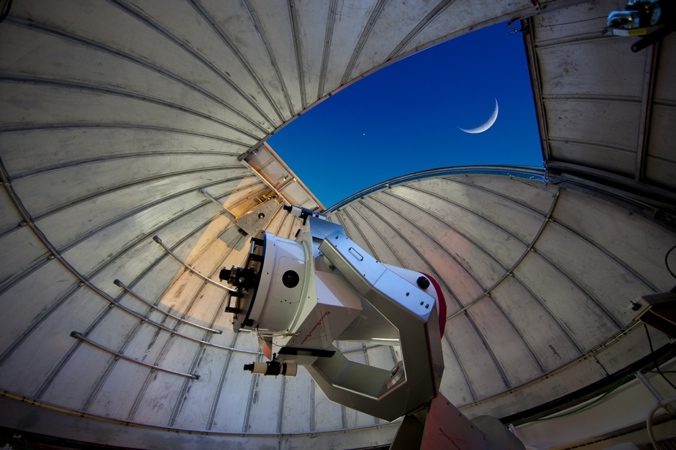 The MCCMO showing the telescope inside the observatory (130,647 bytes)