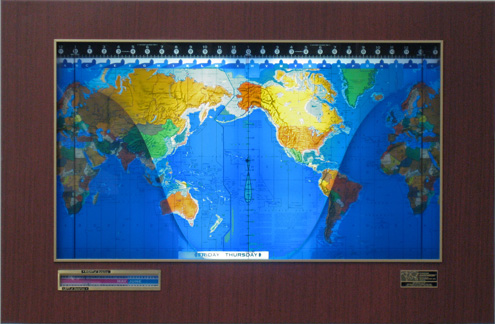 Above: Geochron Model with Walnut vinyl trim panel (79,761 bytes)