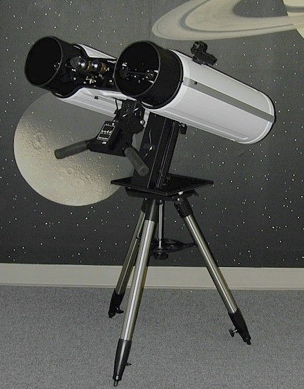JMI RB-66 Reverse Binocular at Company Seven (102,682 bytes)
