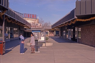 Company Seven first showroom (at right), in Laurel Center, Jan. 1985 (24,632 bytes)