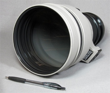 Tochigi Nikon 300mm T2.2 lens front (48,183 bytes)