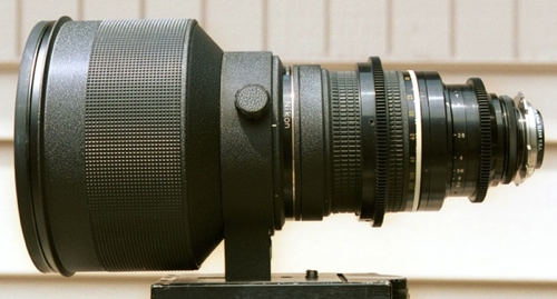 Century modified Nikkor 300 f/2 lens and camera adapter (40,991 bytes)