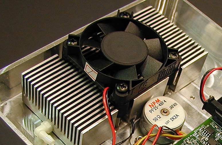 fan_heatsink2.jpg (369341 bytes)