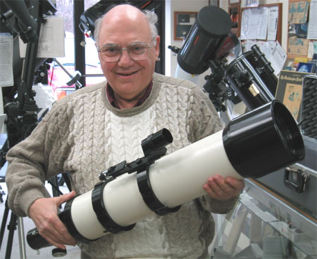 Al Nagler with pre production TeleVue NP127 Apo telescope (50,948 bytes)