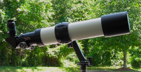 TeleVue NP101 - 2011 model Apo Telescope on optional alt-azimuth mount (124,084 bytes)